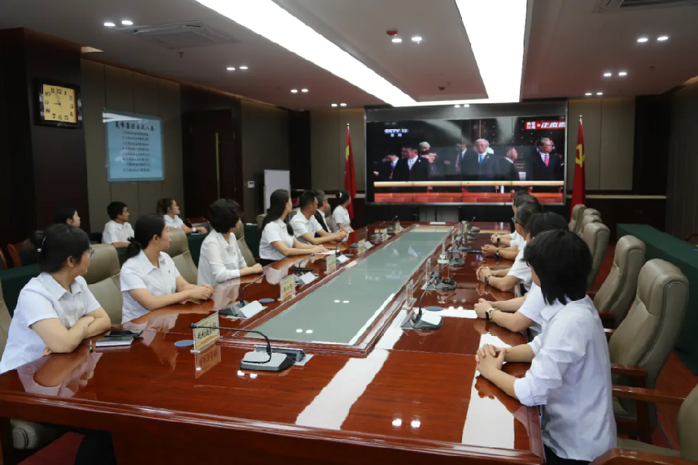 銘記歷史，共鑄輝煌——昊峰集團(tuán)組織員工觀(guān)看中國(guó)人民抗日戰(zhàn)爭(zhēng)暨世界反法西斯戰(zhàn)爭(zhēng)勝利80周年紀(jì)念日閱兵儀式